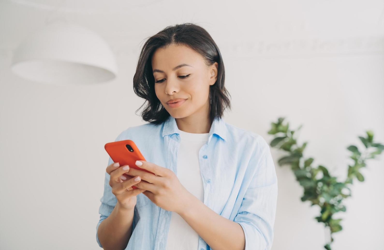 Moderne Finanzabteilung mit Analysedashboards